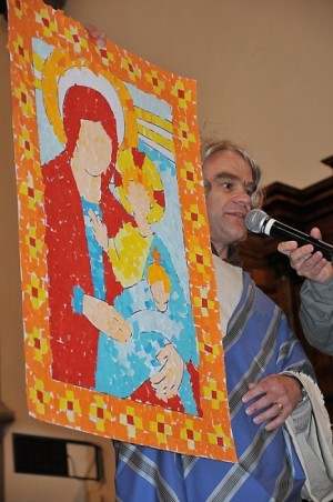 Lukáš - malíř Páně - přináší mozaiku, kterou vytvořily děti na jeho stanovišti